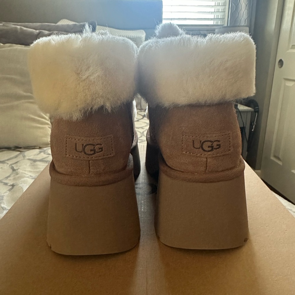 UGG Esmee Shearling Lace Up Tan and Cream Women's Winter Boots - Picture 4 of 12